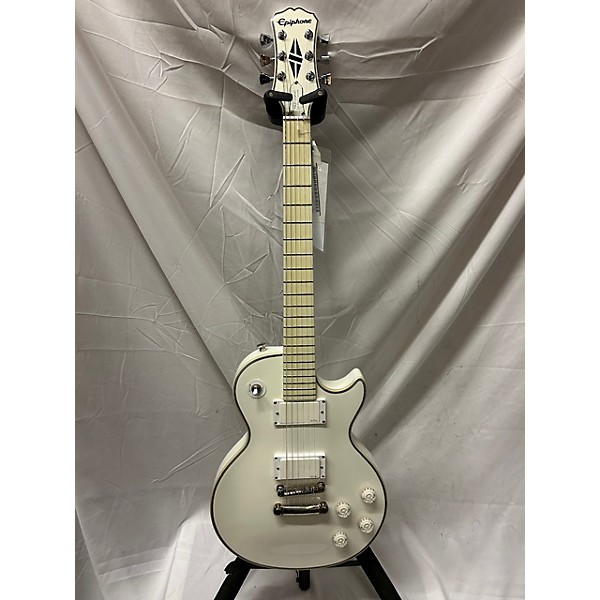 Used Epiphone Used 2017 Epiphone Matt Heafy Signature Les Paul Custom Snofall Solid Body Electric Guitar