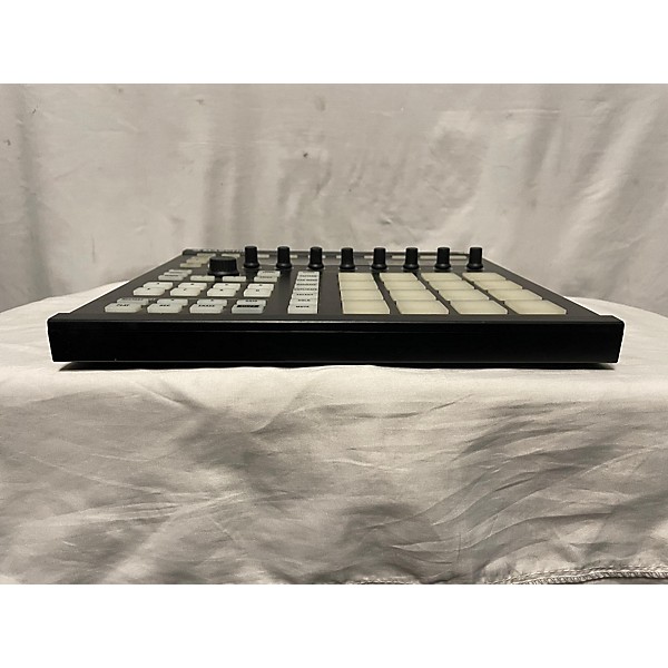 Used Native Instruments Used Native Instruments Maschine MKII MIDI Controller