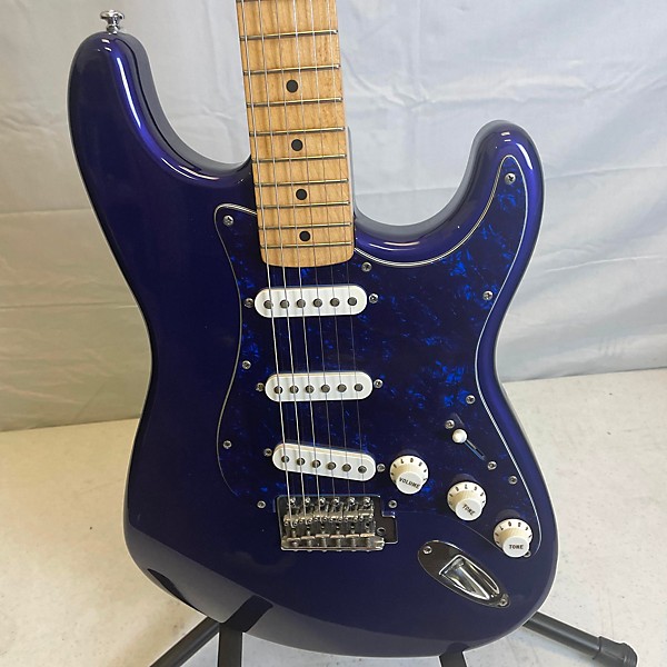 Used Fender Used Fender Player Stratocaster Midnight Blue Solid Body Electric Guitar