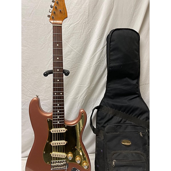 Used Fender Used 1999 Fender 1960S Stratocaster Burgundy Mist Metalic Solid Body Electric Guitar