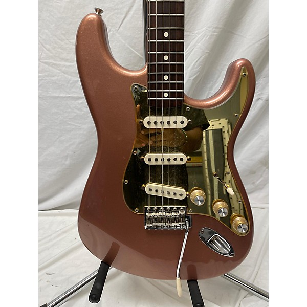 Used Fender Used 1999 Fender 1960S Stratocaster Burgundy Mist Metalic Solid Body Electric Guitar