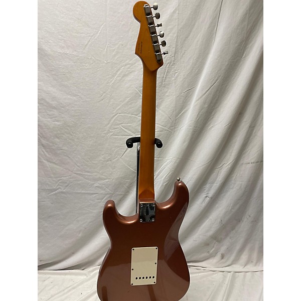 Used Fender Used 1999 Fender 1960S Stratocaster Burgundy Mist Metalic Solid Body Electric Guitar