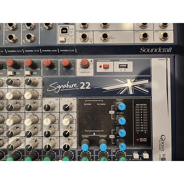 Used Soundcraft Signature 22 Powered Mixer