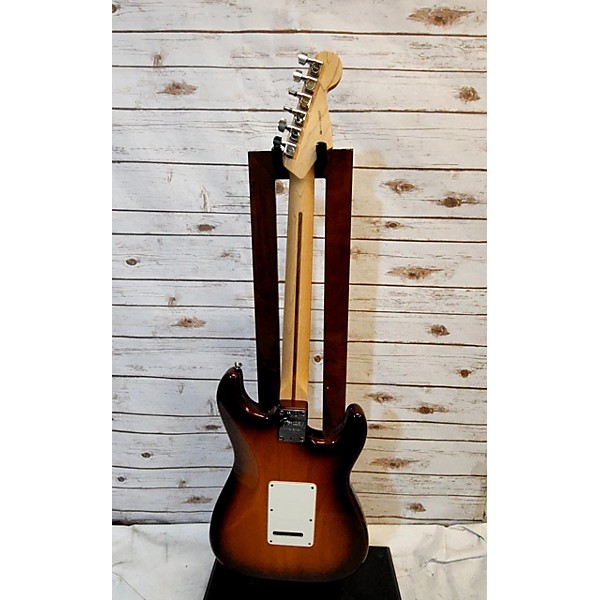 Used Fender Used Fender American Professional Stratocaster SSS 2 Tone Sunburst Solid Body Electric Guitar