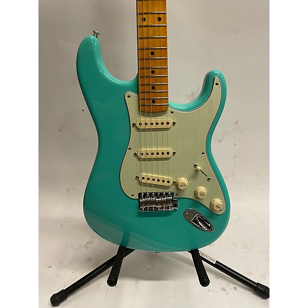 Used Fender Used Fender 1957 American Vintage II Seafoam Green Solid Body Electric Guitar