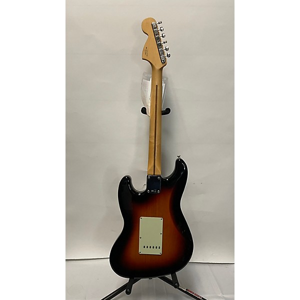 Used Fender Used 2018 Fender Alternate Reality Sixty Six 3 Tone Sunburst Solid Body Electric Guitar