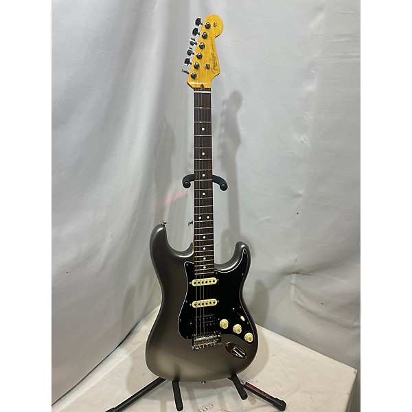 Used Fender Used Fender American Professional II Stratocaster Silverburst Solid Body Electric Guitar