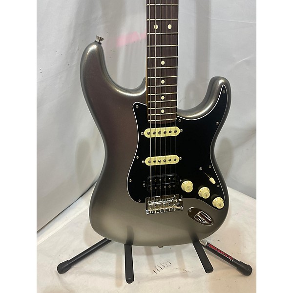 Used Fender Used Fender American Professional II Stratocaster Silverburst Solid Body Electric Guitar