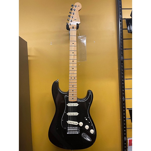 Used Fender Used Fender SPECIAL EDITION STANDARD STRATOCASTER Black Solid Body Electric Guitar