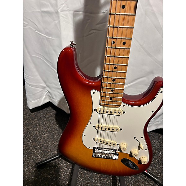 Used Fender Used Fender American Standard Stratocaster 2 Color Sunburst Solid Body Electric Guitar