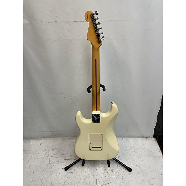 Used Fender Used Fender American Standard Stratocaster Alpine White Solid Body Electric Guitar