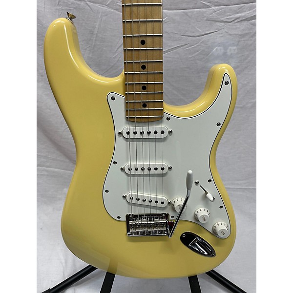 Used Fender Used Fender Player Stratocaster Buttercream Solid Body Electric Guitar