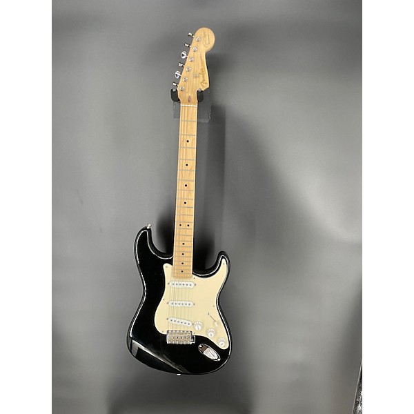 Used Fender Used Fender Artist Series Eric Clapton Stratocaster Black Solid Body Electric Guitar