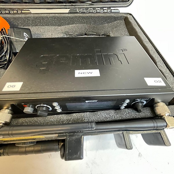 Used Gemeni Used GEMENI UHF6200 Handheld Wireless System