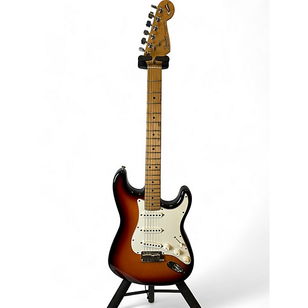 Used Fender Used Fender 40th Anniversary American Stratocaster 2 Tone Sunburst Solid Body Electric Guitar