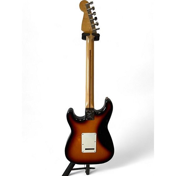 Used Fender Used Fender 40th Anniversary American Stratocaster 2 Tone Sunburst Solid Body Electric Guitar