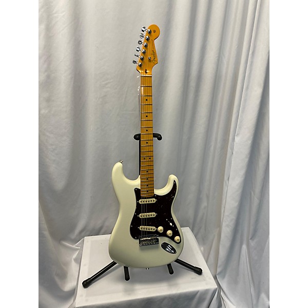 Used Fender Used Fender American Professional II Stratocaster Olympic White Solid Body Electric Guitar