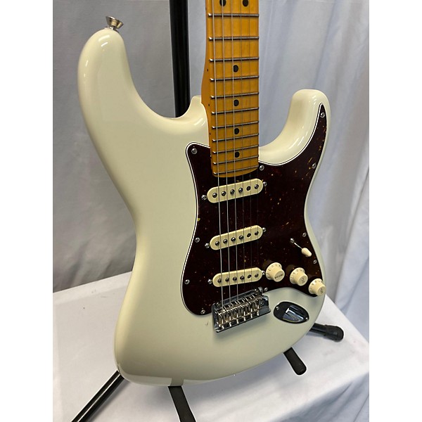 Used Fender Used Fender American Professional II Stratocaster Olympic White Solid Body Electric Guitar