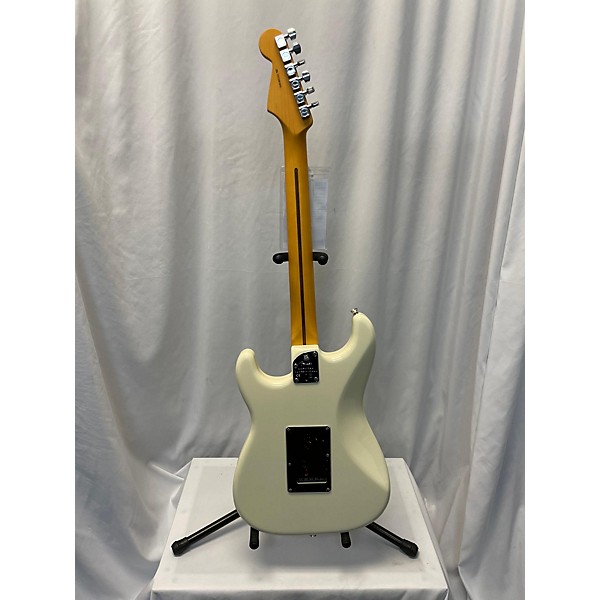 Used Fender Used Fender American Professional II Stratocaster Olympic White Solid Body Electric Guitar