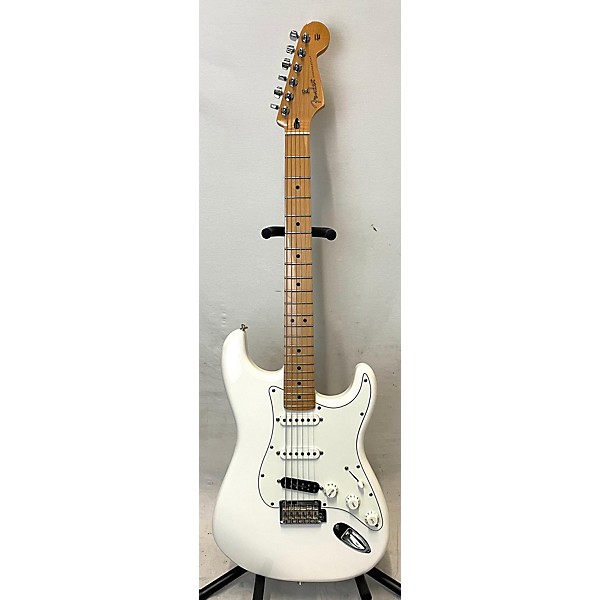 Used Fender Used Fender Player Stratocaster Polar White Solid Body Electric Guitar