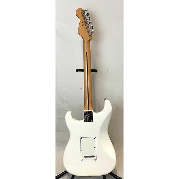 Used Fender Used Fender Player Stratocaster Polar White Solid Body Electric Guitar