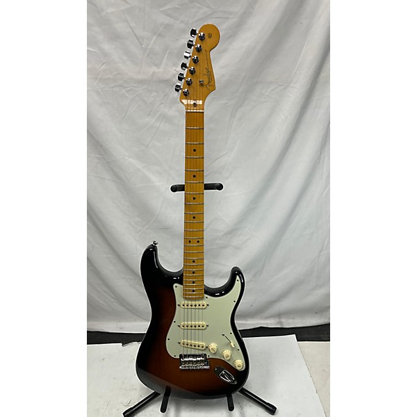 Used Fender Used Fender American Professional II Stratocaster 2 Tone Sunburst Solid Body Electric Guitar