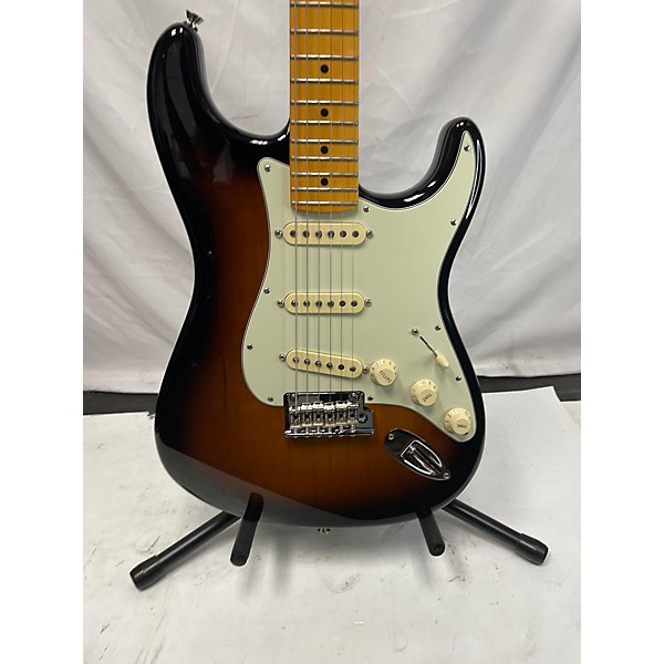 Used Fender Used Fender American Professional II Stratocaster 2 Tone Sunburst Solid Body Electric Guitar