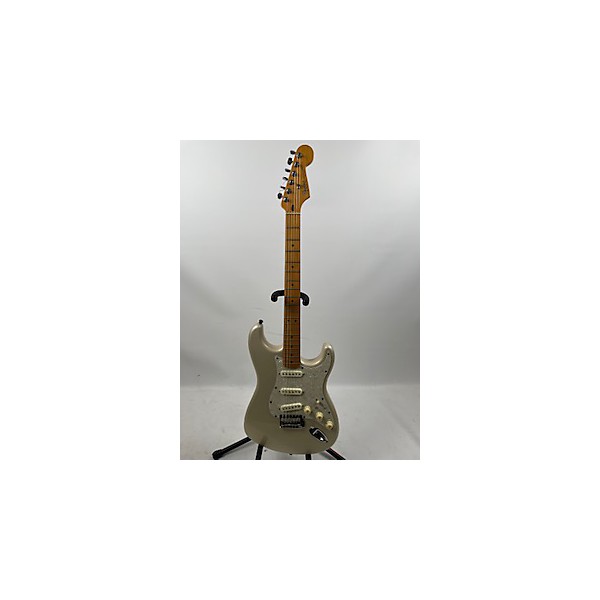 Used Fender Used Fender 60th Anniversary Stratocaster Blizzard Pearl Solid Body Electric Guitar