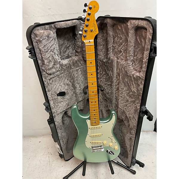 Used Fender Used 2022 Fender American Professional II Stratocaster MYSTIC GREEN Solid Body Electric Guitar