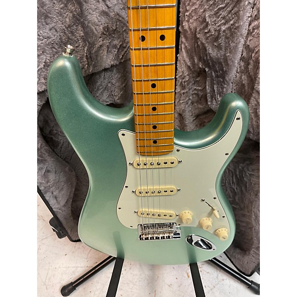 Used Fender Used 2022 Fender American Professional II Stratocaster MYSTIC GREEN Solid Body Electric Guitar