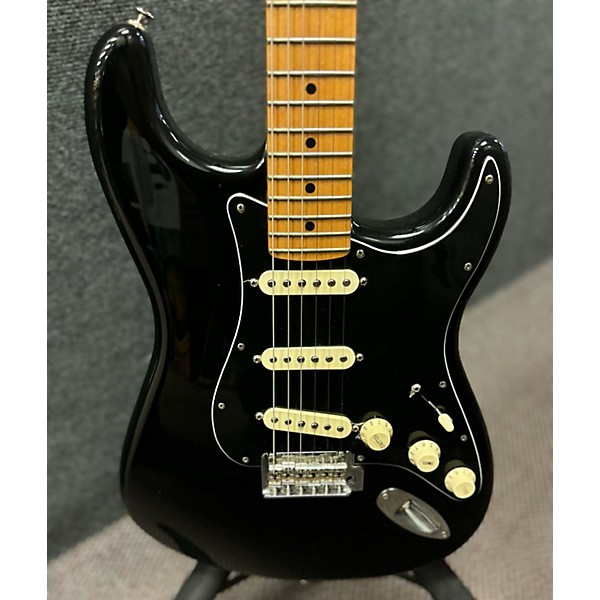 Used Fender Used 2021 Fender Player Stratocaster Black Solid Body Electric Guitar