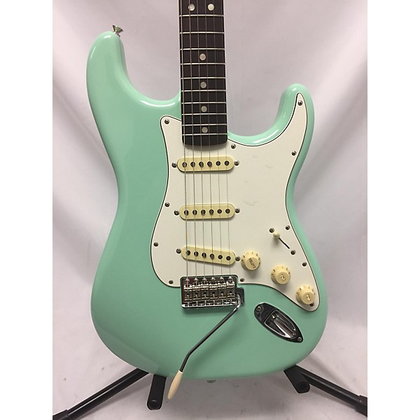 Used Fender Used Fender Vintera II 70s Stratocaster Surf Green Solid Body Electric Guitar