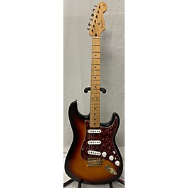 Used Fender Used Fender Deluxe Players Stratocaster 3-Color Sunburst Solid Body Electric Guitar