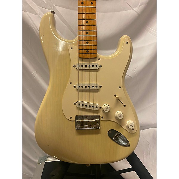 Used Fender Used Fender Fender Custom Shop 1956 Stratocaster Journeyman Relic Aged White Blonde Solid Body Electric Guitar