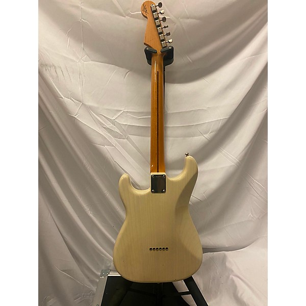 Used Fender Used Fender Fender Custom Shop 1956 Stratocaster Journeyman Relic Aged White Blonde Solid Body Electric Guitar