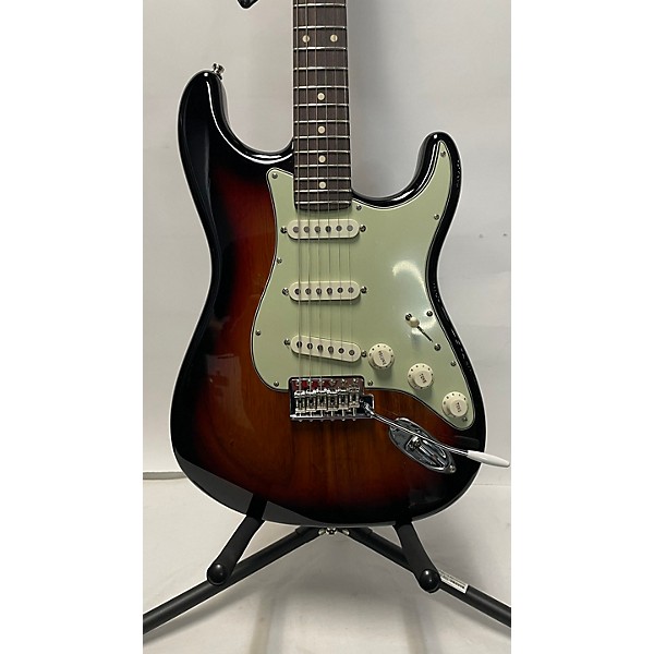 Used Fender Used Fender 1960S Stratocaster 3 Color Sunburst Solid Body Electric Guitar