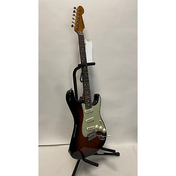 Used Fender Used Fender 1960S Stratocaster 3 Color Sunburst Solid Body Electric Guitar