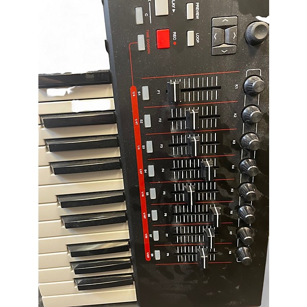 Used Akai Professional Used Akai Professional MPK261 61 Key MIDI Controller