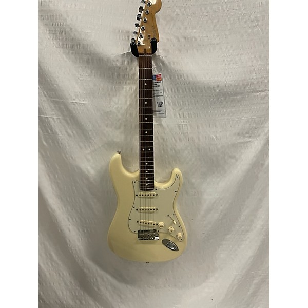 Used Fender Used Fender 60th Anniversary American Standard Stratocaster White Solid Body Electric Guitar