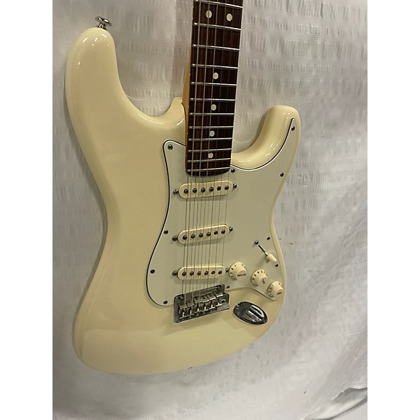 Used Fender Used Fender 60th Anniversary American Standard Stratocaster White Solid Body Electric Guitar