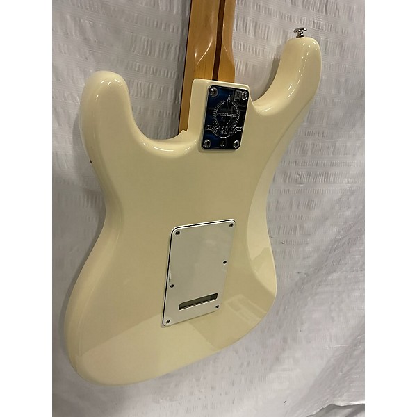 Used Fender Used Fender 60th Anniversary American Standard Stratocaster White Solid Body Electric Guitar