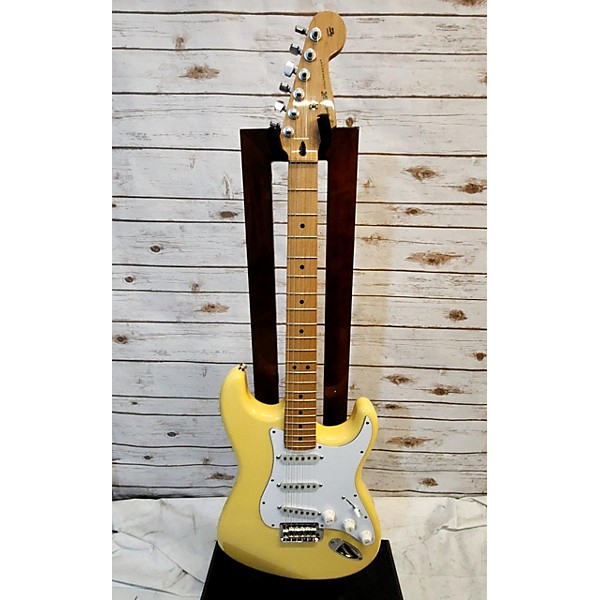 Used Fender Used Fender Player Stratocaster Yellow Solid Body Electric Guitar