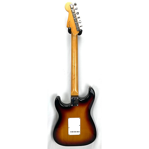 Used Fender Used Fender Classic Player '60s Stratocaster 2 Tone Sunburst Solid Body Electric Guitar