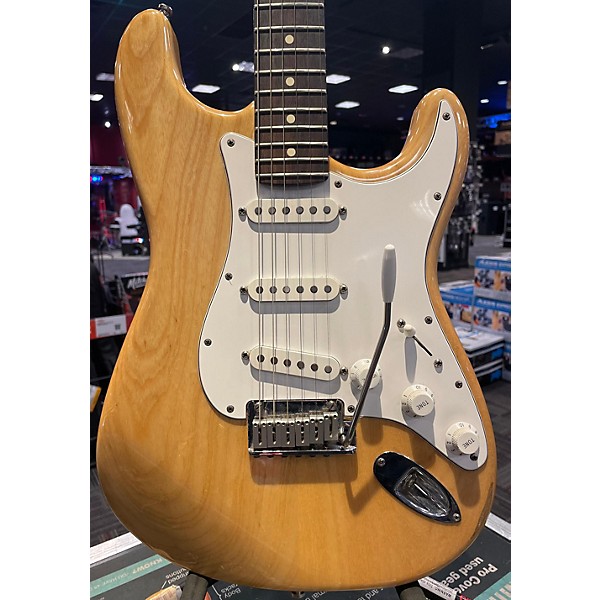 Used Fender Used 2001 Fender American Standard Stratocaster Natural Solid Body Electric Guitar