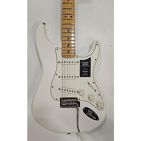 Used Fender Used Fender Player Stratocaster White Solid Body Electric Guitar