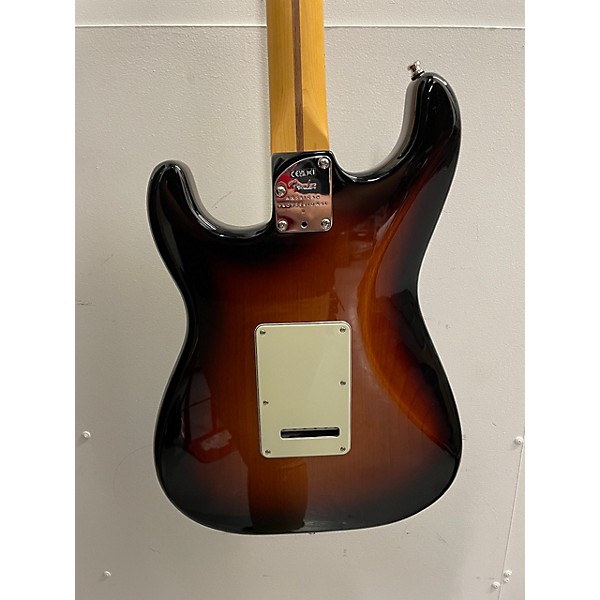 Used Fender Used Fender American Professional II Stratocaster 2 Tone Sunburst Solid Body Electric Guitar