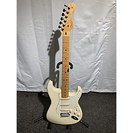 Used Fender Used Fender American Professional Stratocaster SSS Olympic White Solid Body Electric Guitar