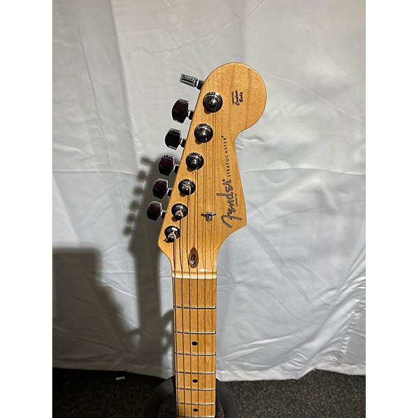 Used Fender Used Fender American Professional Stratocaster SSS Olympic White Solid Body Electric Guitar