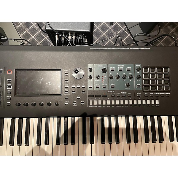 Used Roland Used Roland Fantom 8 Keyboard Workstation