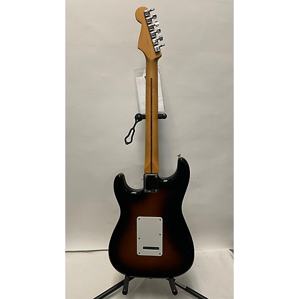 Used Fender Used Fender Deluxe Lone Star Stratocaster 2 Color Sunburst Solid Body Electric Guitar